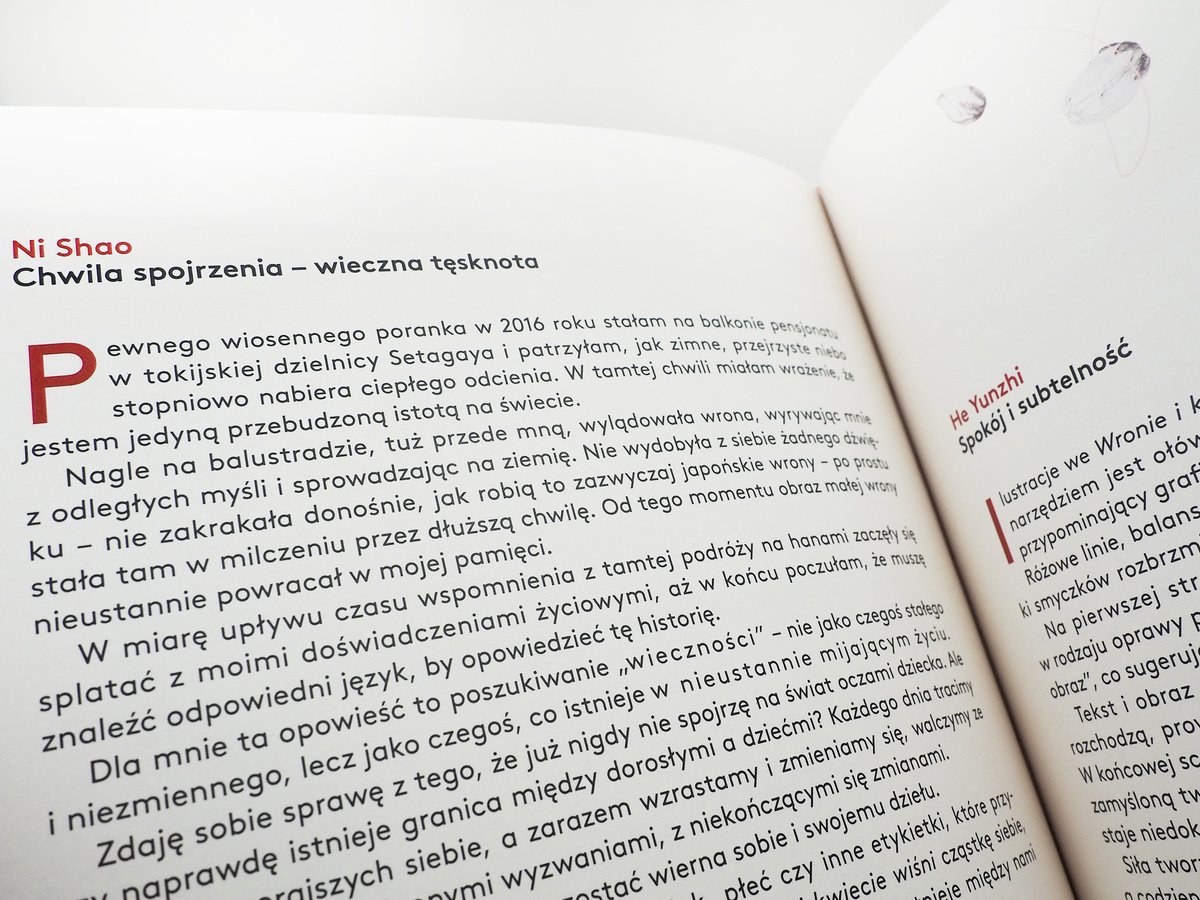 Wrona i kwiat wiśni