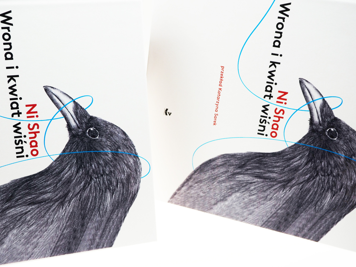 Wrona i kwiat wiśni