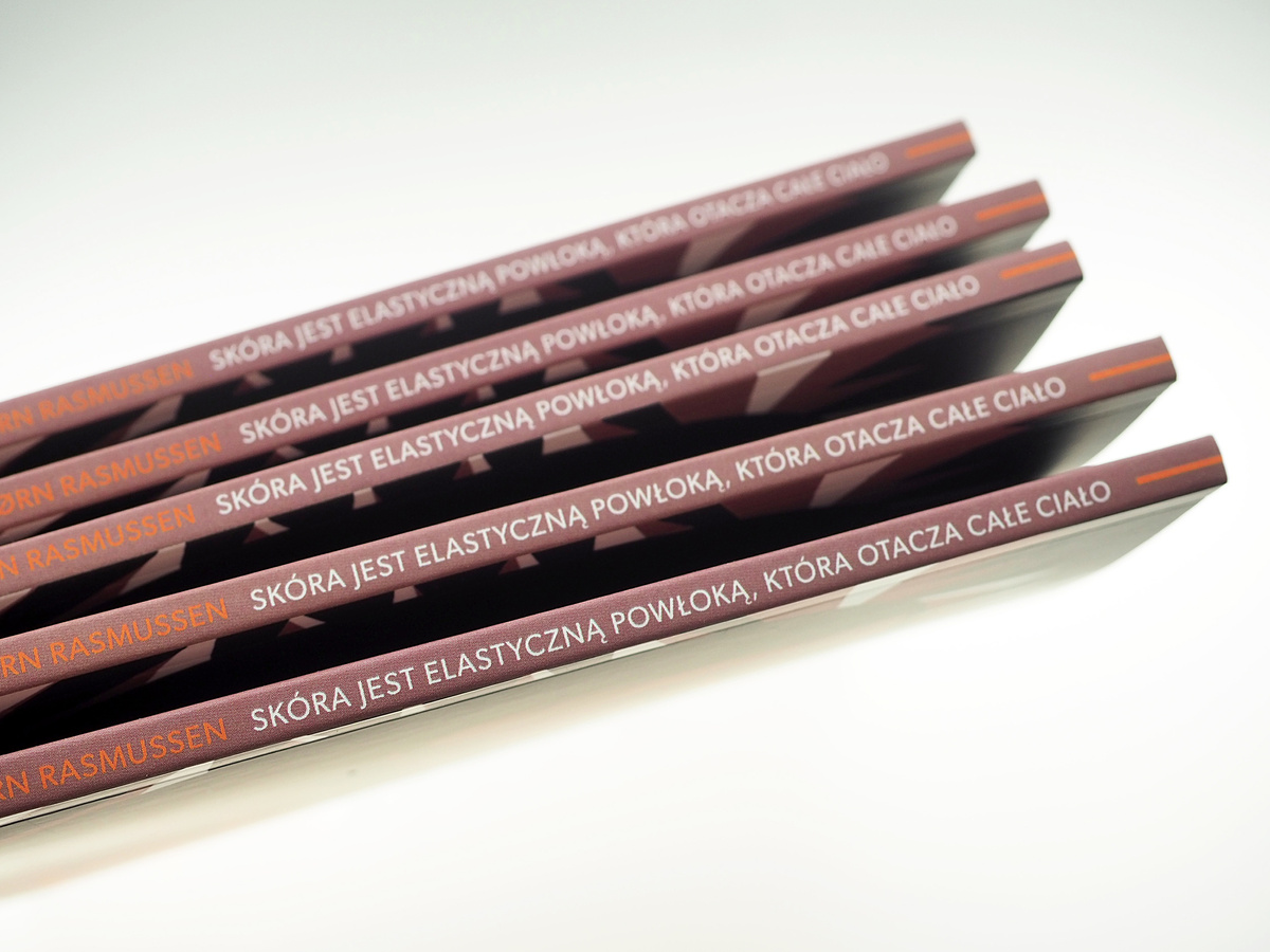 Skóra jest elastyczną powłoką, która otacza całe ciało