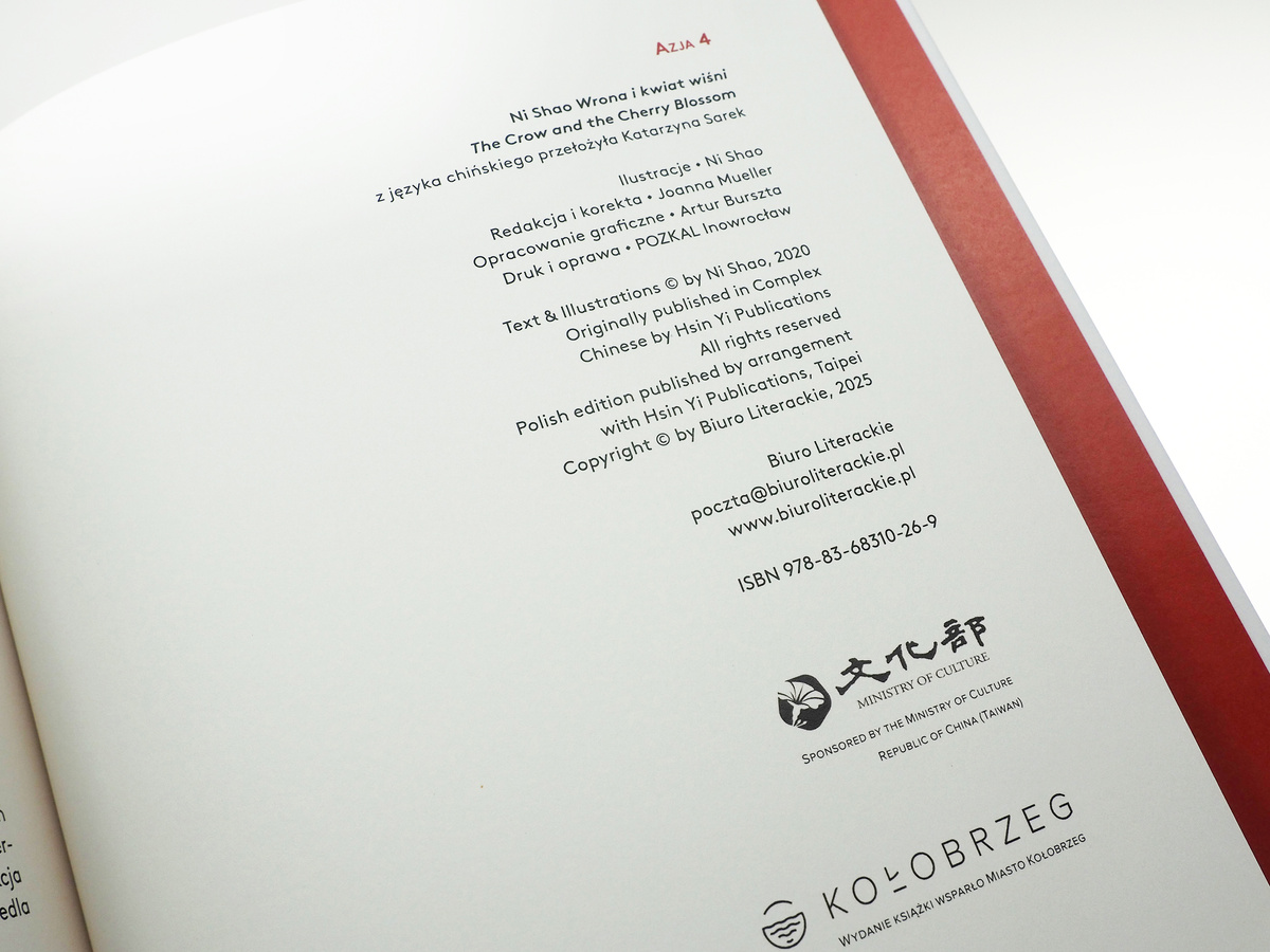 Wrona i kwiat wiśni