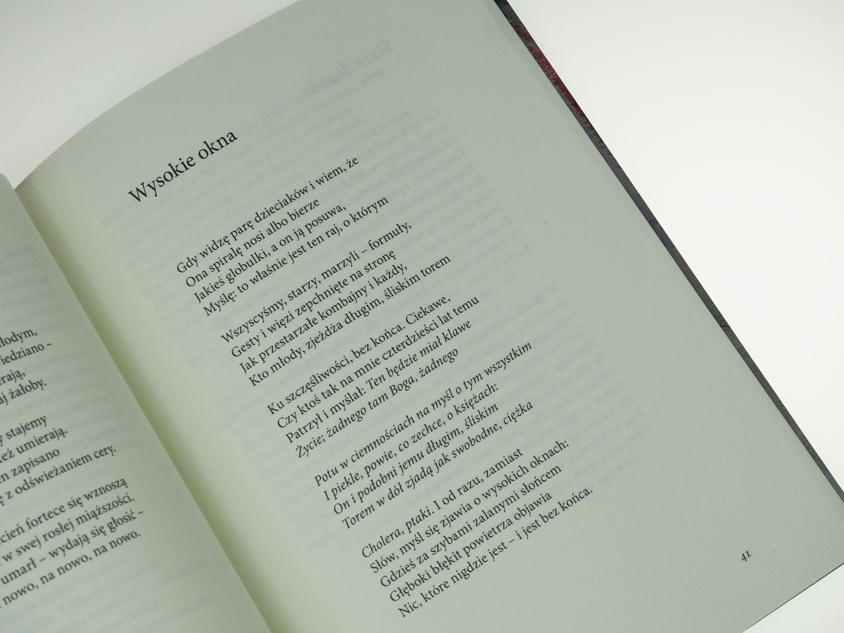 Śnieg w kwietniową niedzielę. 44 wiersze